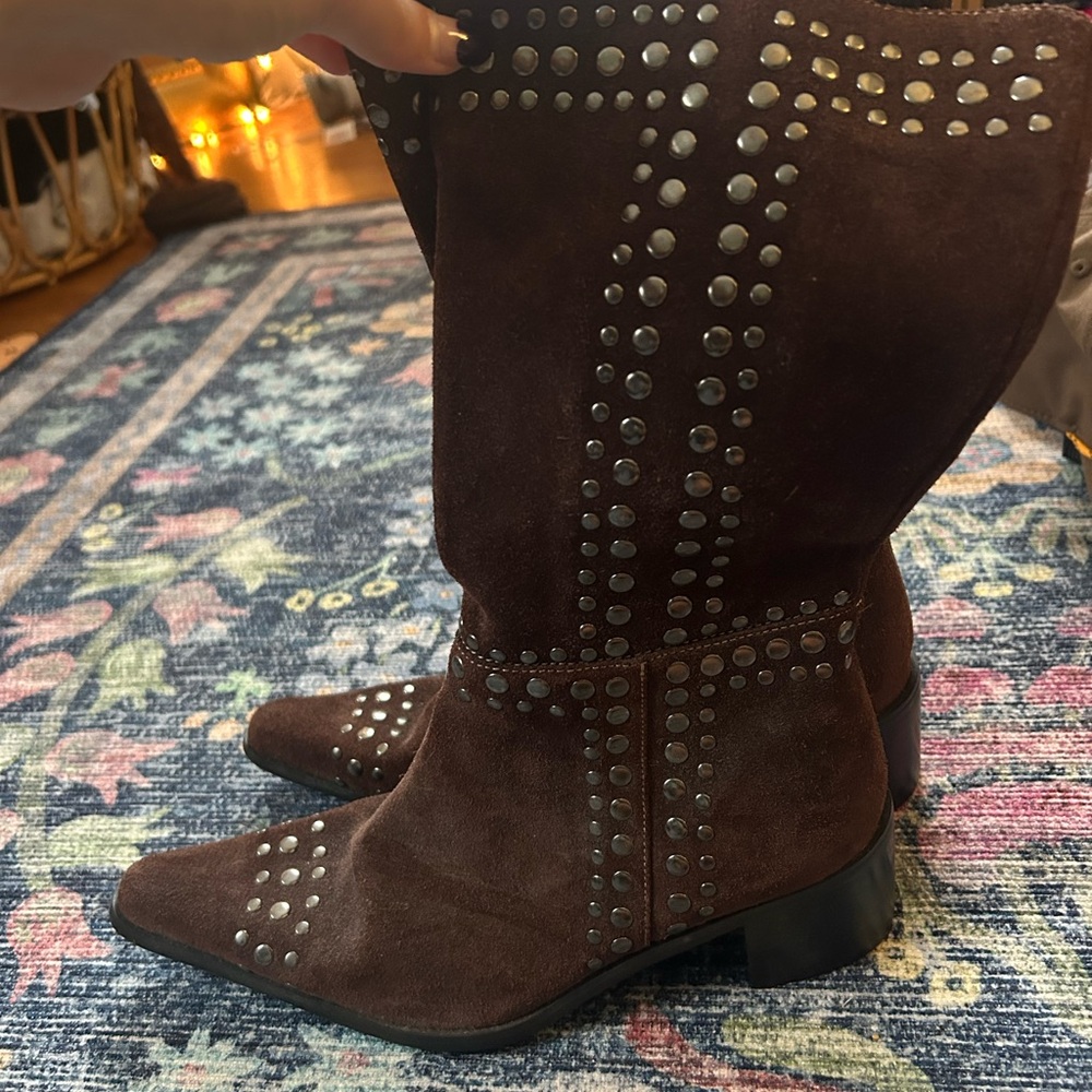 Newport News suede brown pointy boots!